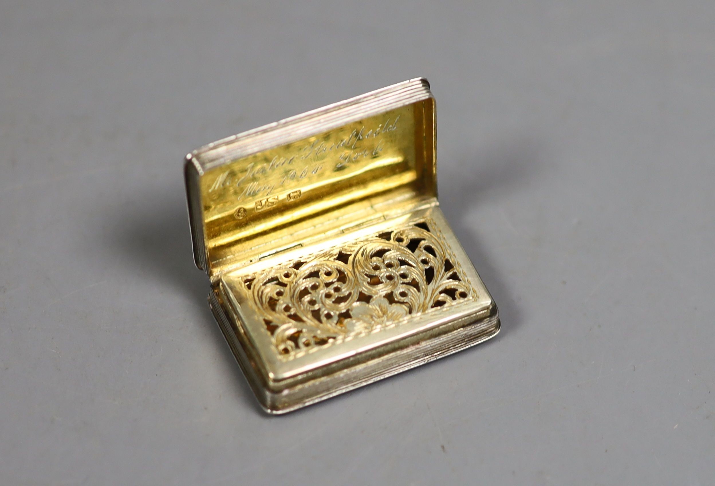 An early Victorian silver rectangular vinaigrette, Jesse Sargeant, Birmingham, 1838, 33mm.